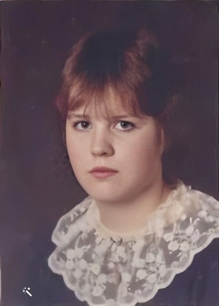 Pia lapsena Västerbottenissa. Kuva korjattu ja parannettu ja värit palautettu MyHeritagella” width=”