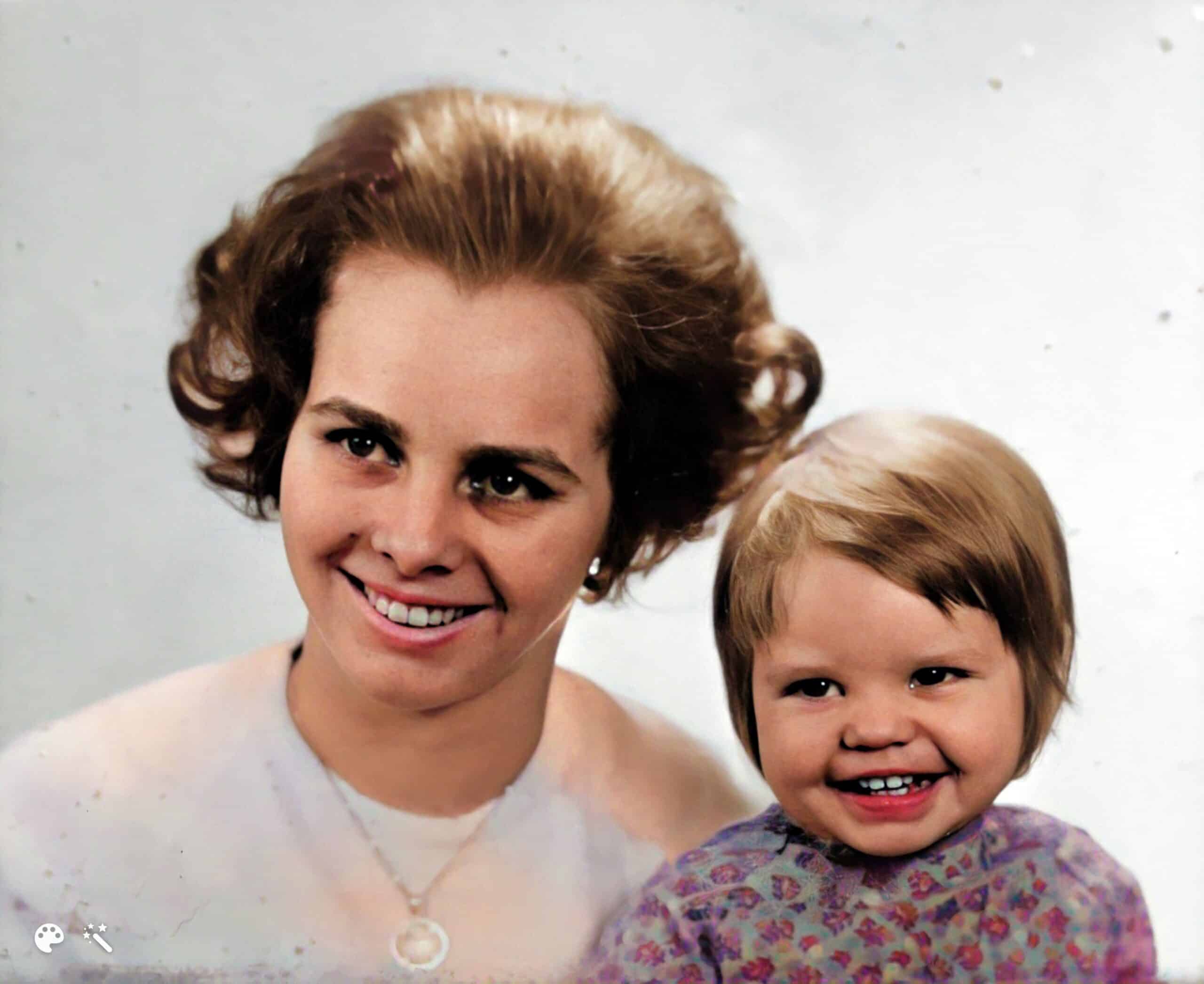 Pia ja hänen äitinsä. Photo colorized and enhanced by MyHeritage” width=”