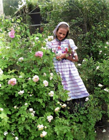 Girl with roses - Uusikaupunki museum collections, colored with MyHeritage's In Color