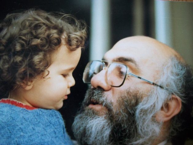 Candan poikansa Umutin kanssa vuonna 1987, Umutin ollessa vuoden vanha