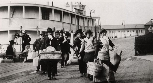 Ellis Island: Kuinka tutkia esivanhempia, jotka kulkivat Ellis Islandin porttien läpi vapauteen?