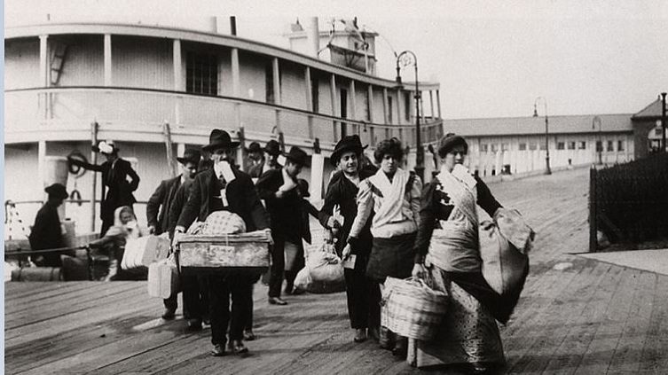 Ellis Island: Kuinka tutkia esivanhempia, jotka kulkivat Ellis Islandin porttien läpi vapauteen?
