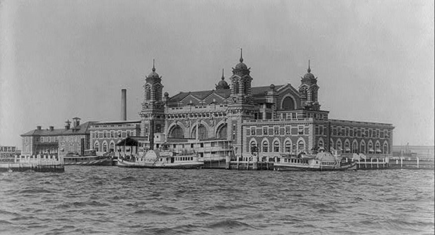 Muutettiinko nimi Ellis Islandilla?