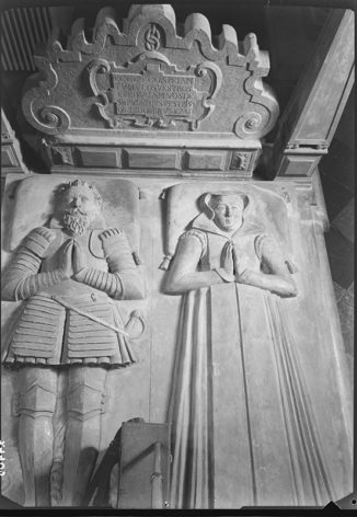 Evert Hornin (1585-1615) ja hänen vaimonsa Margareta Fincken sarkofagi Turun tuomiokirkossa. Kuvaaja Welin 1961/Turun museokeskus