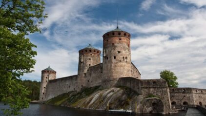 Maamme keskiaikaiset linnat vierailukohteina : Roadtrip kesäisessä Suomessa