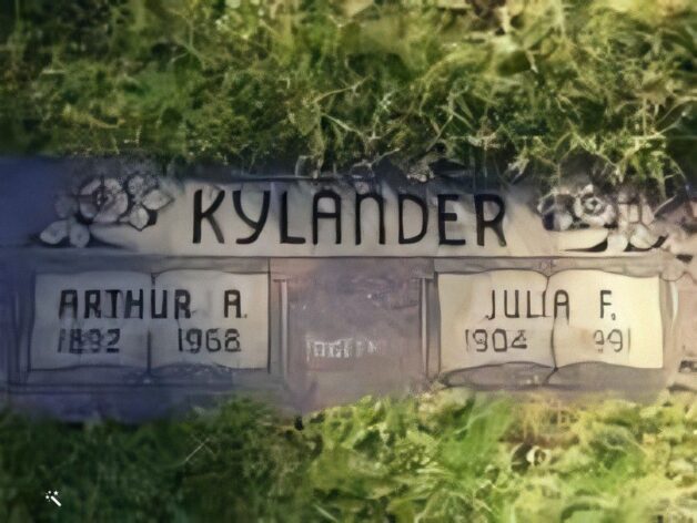 Arthur Kylanderin hautakivi