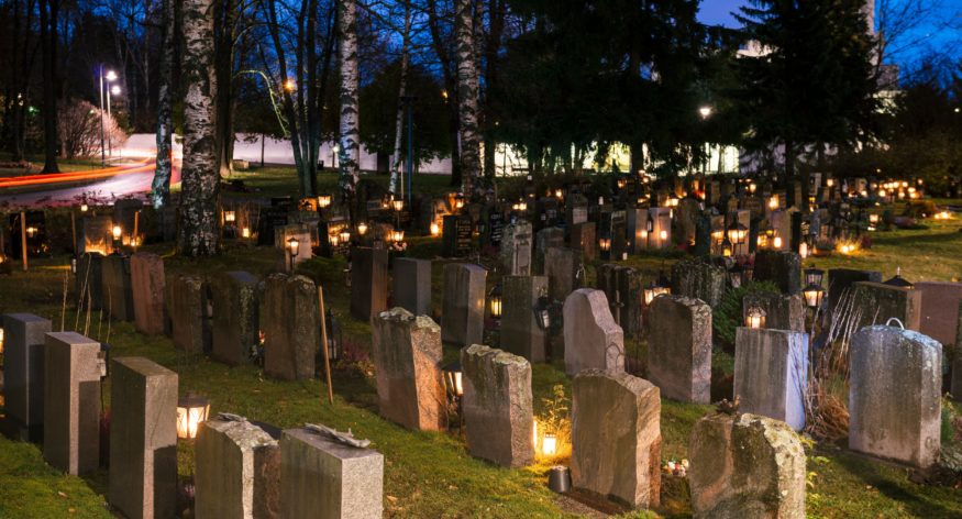 Pyhäinpäivän kunniaksi kaikki kuolin- ja hautaustiedot ilmaiseksi MyHeritagessa