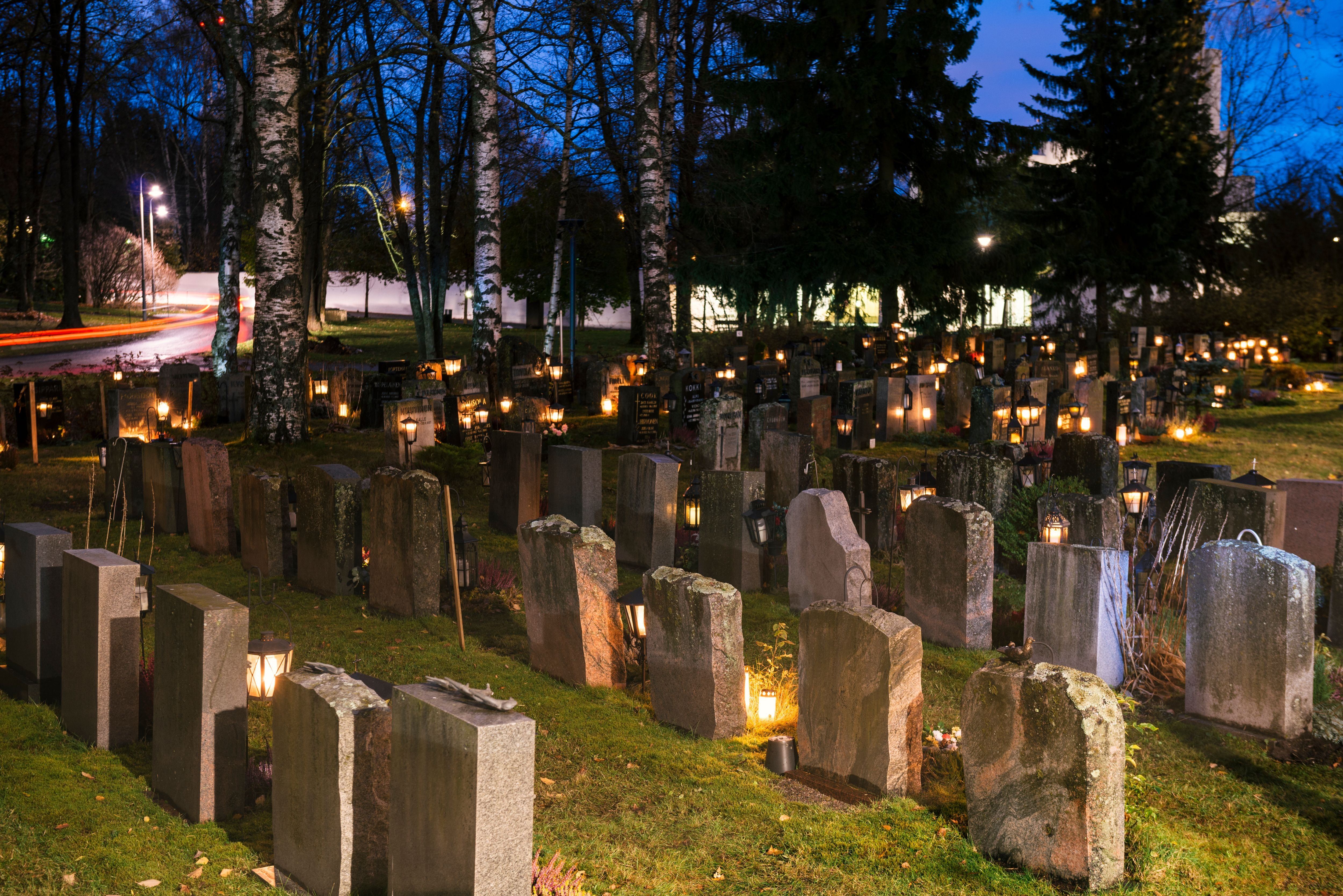 Pyhäinpäivän kunniaksi kaikki kuolin- ja hautaustiedot ilmaiseksi MyHeritagessa