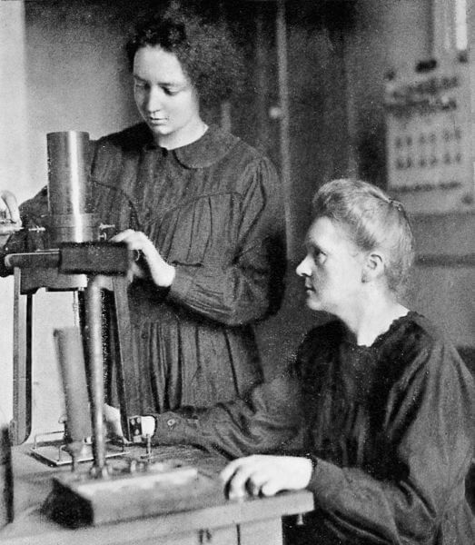 Marie Curie ja hänen tyttärensä Irene (noin 1925)