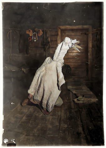 Köyriätär, kuvaaja Ahti Rytkönen 1927, Museoviraston kokoelmat. Kuva on väritetty MyHeritagen In Colorilla