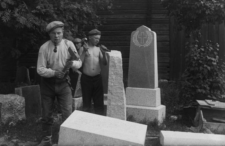 Hautakiven hakkaajat, Kustaa Emil Klint 1910 / Satakunnan museo