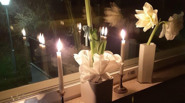 Itsenäisyyspäivän kynttilät – joka ikkunalla kaksi kynttilää!