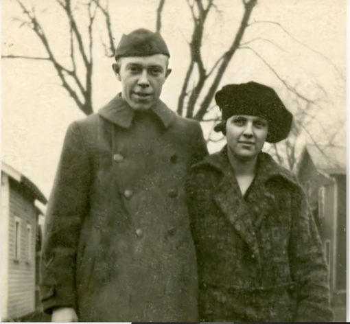 Lindan isovanhemmat, Roy H. Evans ja Jennie Finn Evans, toukokuussa 1918.