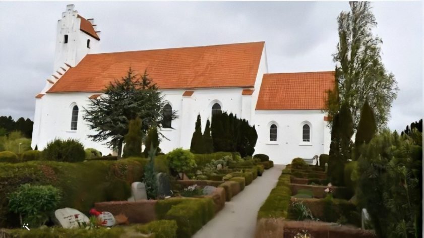 Drabyn kirkko Ebeltoftissa, Tanskassa, jonne Steven isovanhemmat ja täti on haudattu ja jossa sisko Sara on kastettu