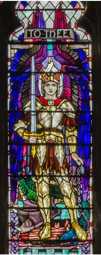 Arkkienkeli Mikael, osa Pyhän kolminaisuuden kirkon ikkunasta Hullissa. CC BY 2.0