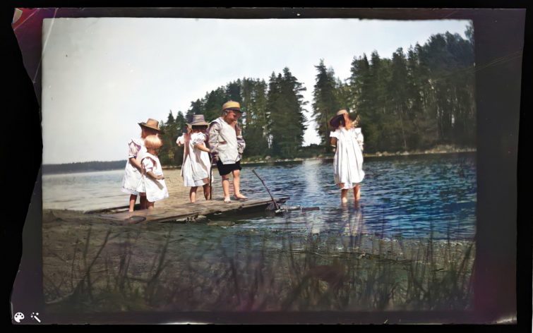 Kuva vuodelta 1911. Lähde: Kansallisgallerian kokoelmat. Kuva on väritetty MyHeritagen In Colorilla.