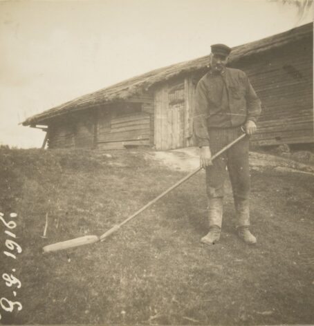 Kuva Karjaan Grabbackasta, Grotenfelt, Gösta, kuvaaja 1916, Museoviraston kokoelmat