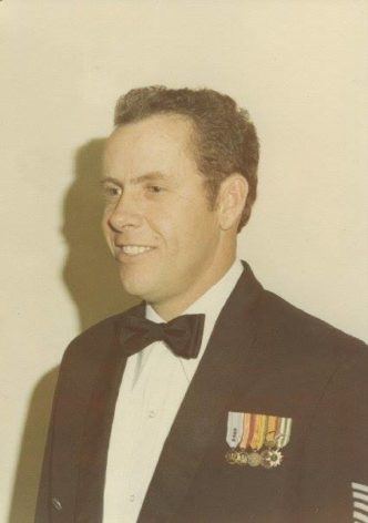 Raen isä, Woodrow Levell Drowns (Joe), kun hän oli armeijassa 1970-luvulla