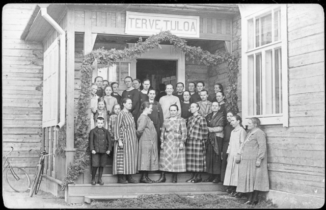 Äitienpäivä Jalasjärven Kannonkylän Kannon koululla. Kuva: Kimy-Kustannus 1920-1923, Museovirasto-Musketti